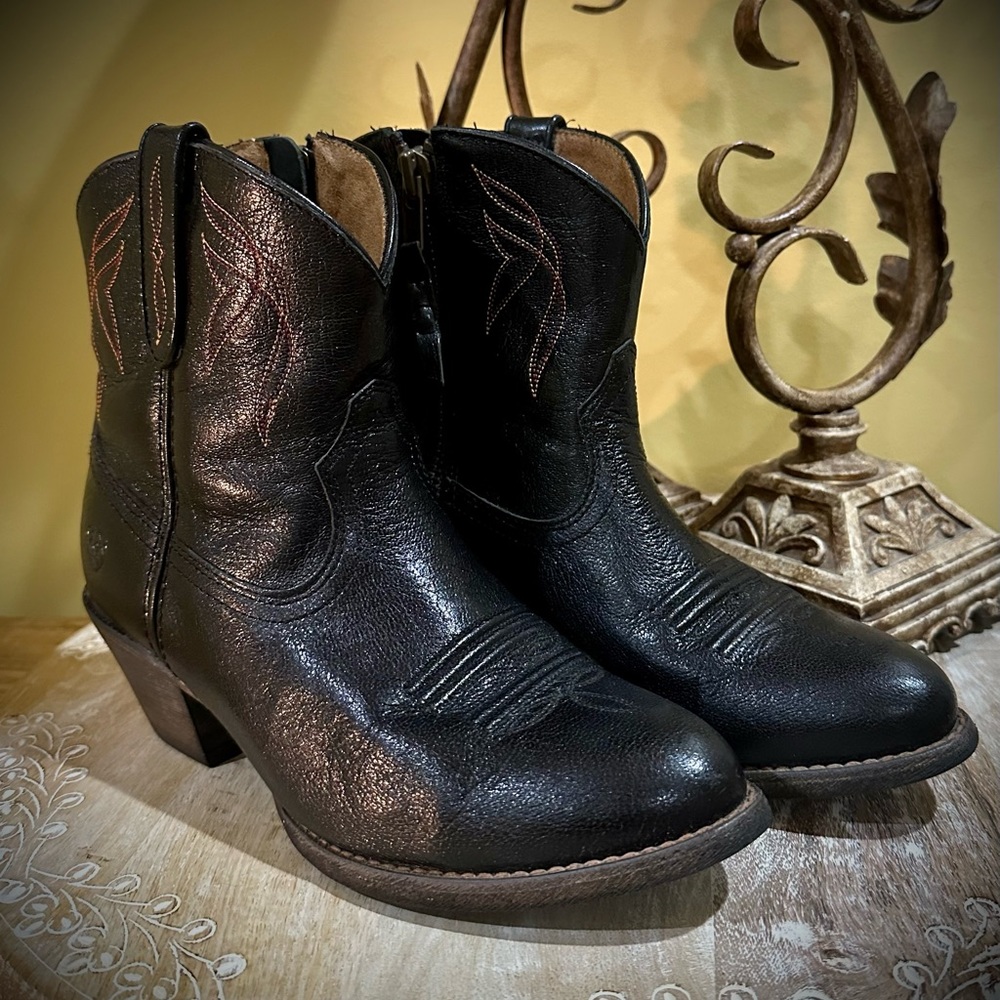 NWOT Ariat “Darlin” Ankle Boots in Old Black Leather. Size 6.5 Offers Welcomed.